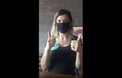 Lisa Spillebeen met mondmasker