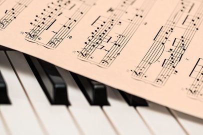 Piano met bladmuziek